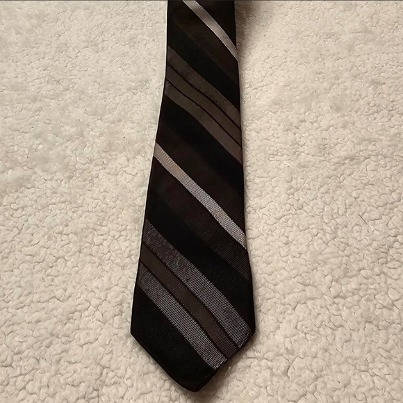 Elegant Black‎ and Gray Striped Silk Tie - Picture 1 of 5